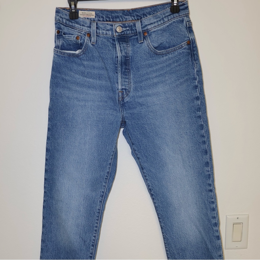 Levi's Classic 501 Blue Straight Leg Jeans with Timeless Style